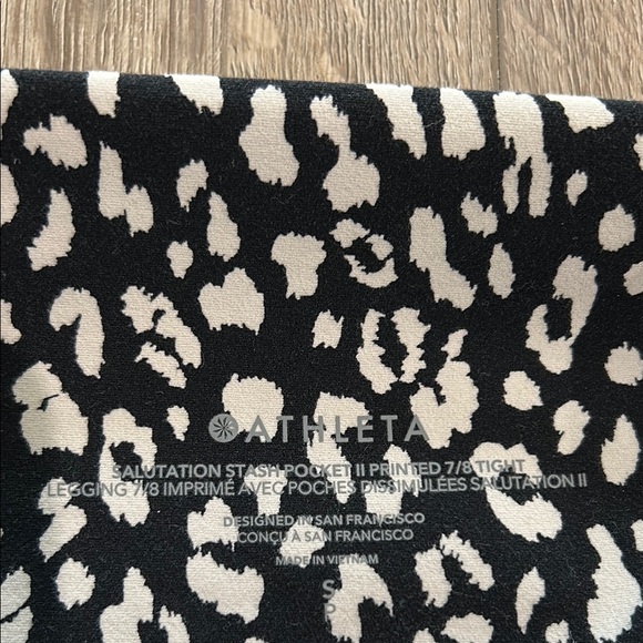 Worn once - ATHLETA Leopard Print Salutation Stash Pocket 7/8 Tights - Picture 2 of 7